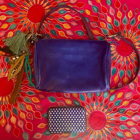 Electric blue Amanda Smith leather purse. Measures approximately 8 x 6“. EUC - Picture 1 of 10